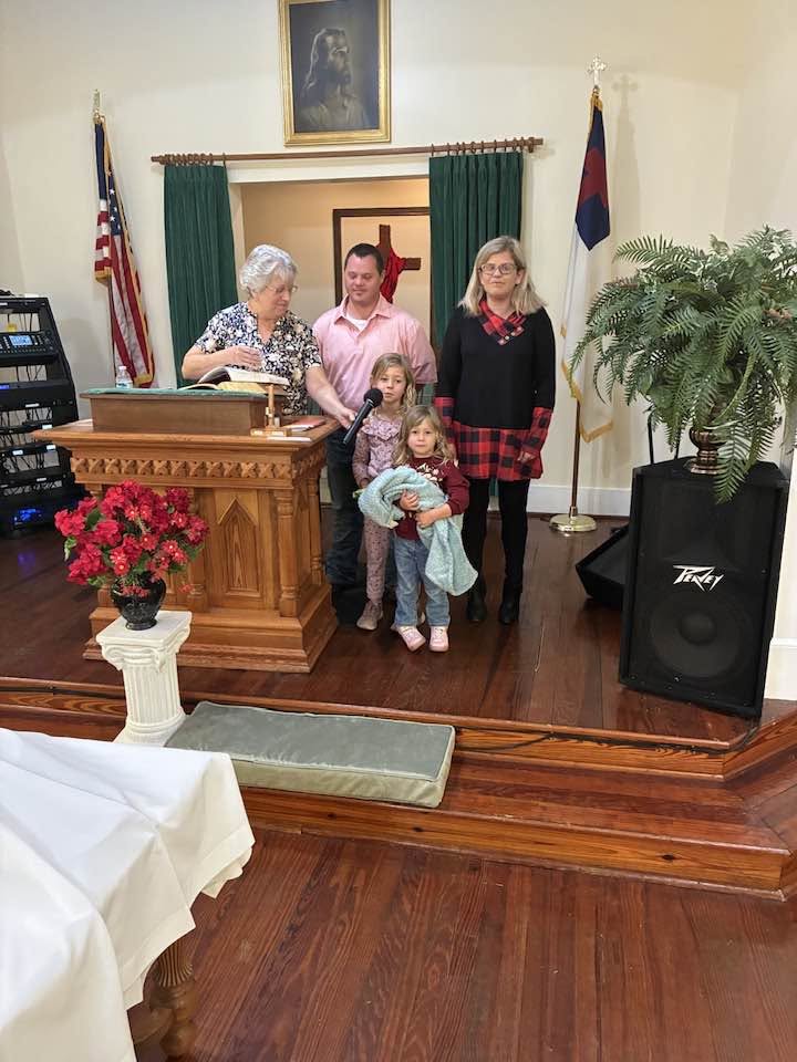 Lake Park Christian Church family gathered at the pulpit
